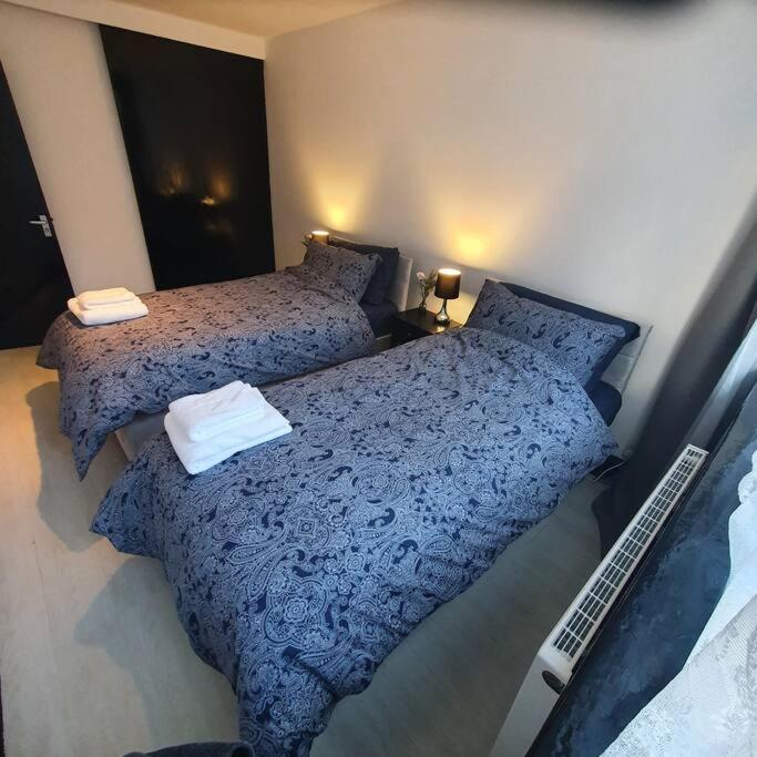 3beds Family Friendly In With Good Transport Links Apartment