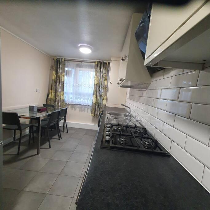 3beds Family Friendly In With Good Transport Links London